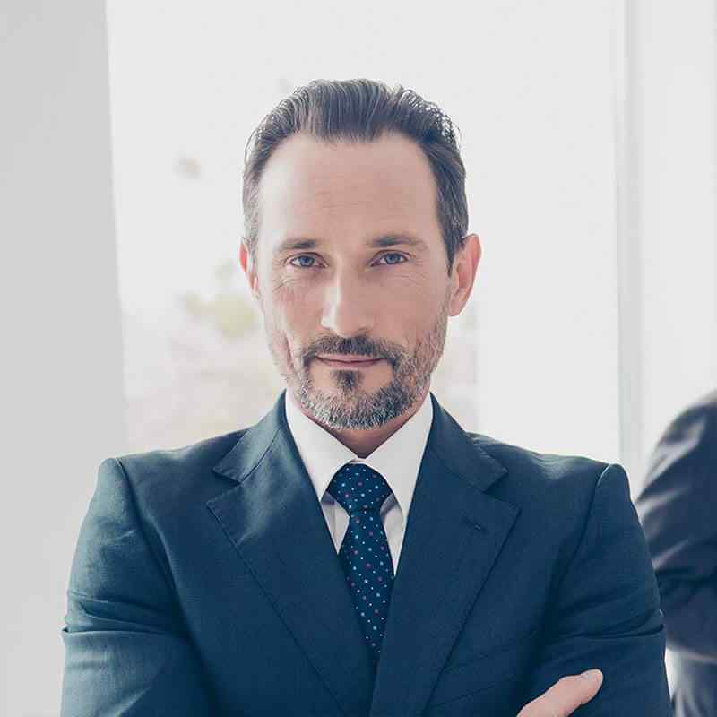 https://azclegal.com/wp-content/uploads/2019/04/img-people-06.jpg
